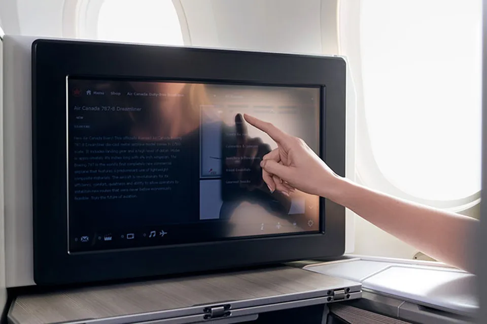 Air Canada — ekran, zasilanie i łączność