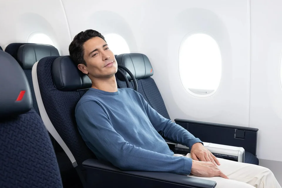 Pasażer w fotelu Air France Premium