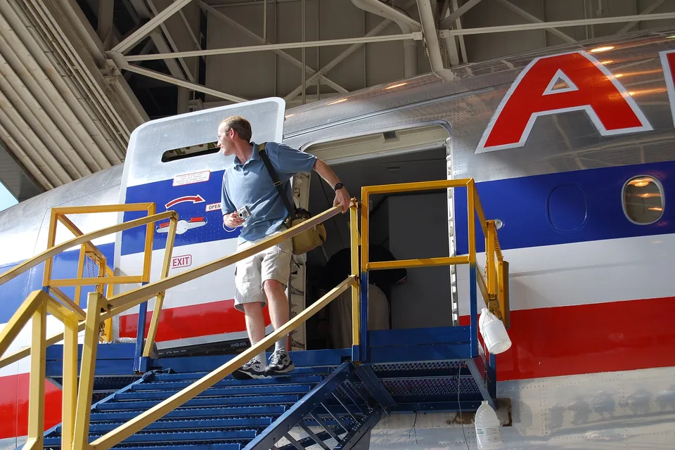 American Airlines — ekran, zasilanie i wyposażenie
