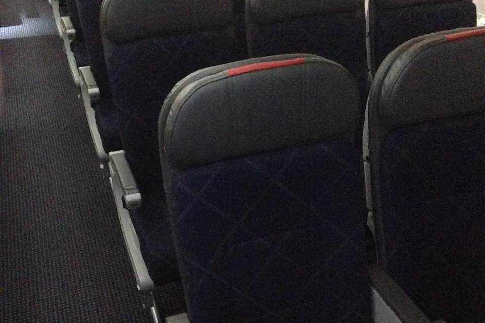 American Airlines — fotel, przestrzeń i wybór miejsca