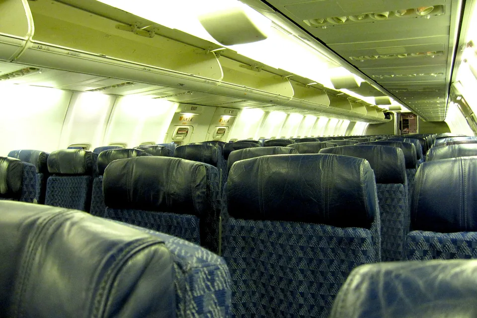 American Airlines — odchylenie fotela i odpoczynek