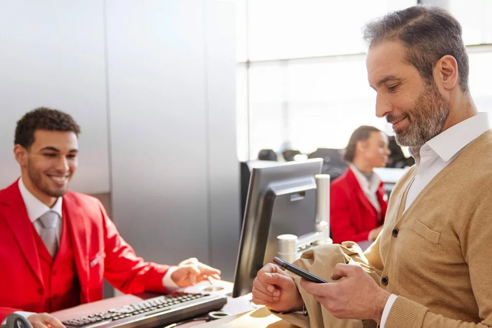 Austrian Airlines — ekran, zasilanie i łączność