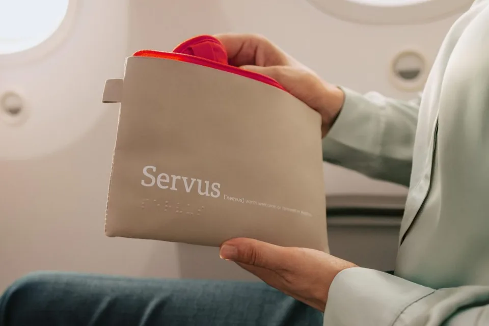 Austrian Airlines — ekran, zasilanie i wyposażenie