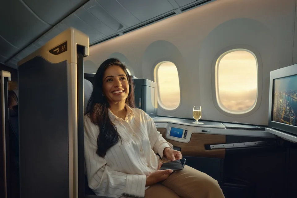 Pasażerka korzystająca z rozrywki w British Airways Club World