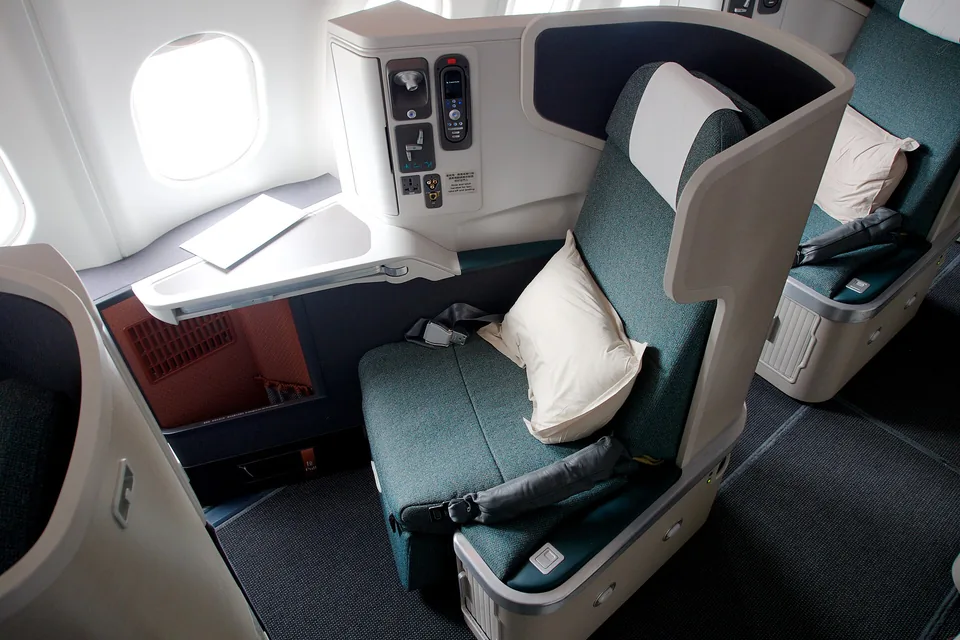 Cathay Pacific — odprawa, salonik i pierwszeństwo