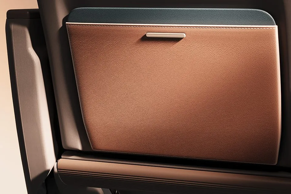 Cathay Pacific — ekran, zasilanie i wyposażenie