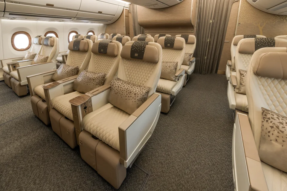 Kabina Emirates Premium Economy użyta do porównania z Business Class