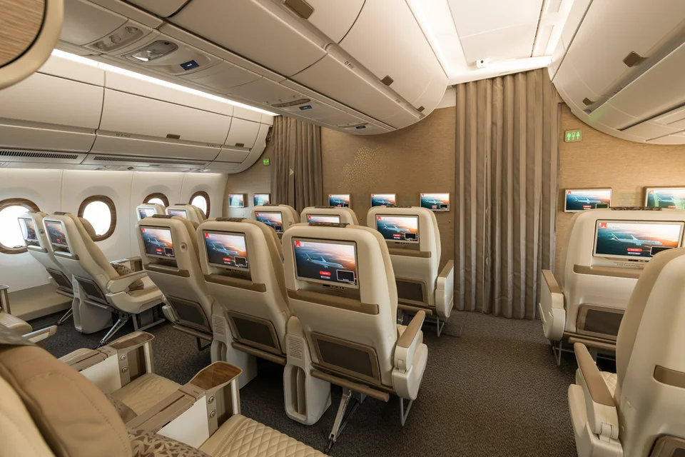 Widok kabiny Emirates Premium Economy