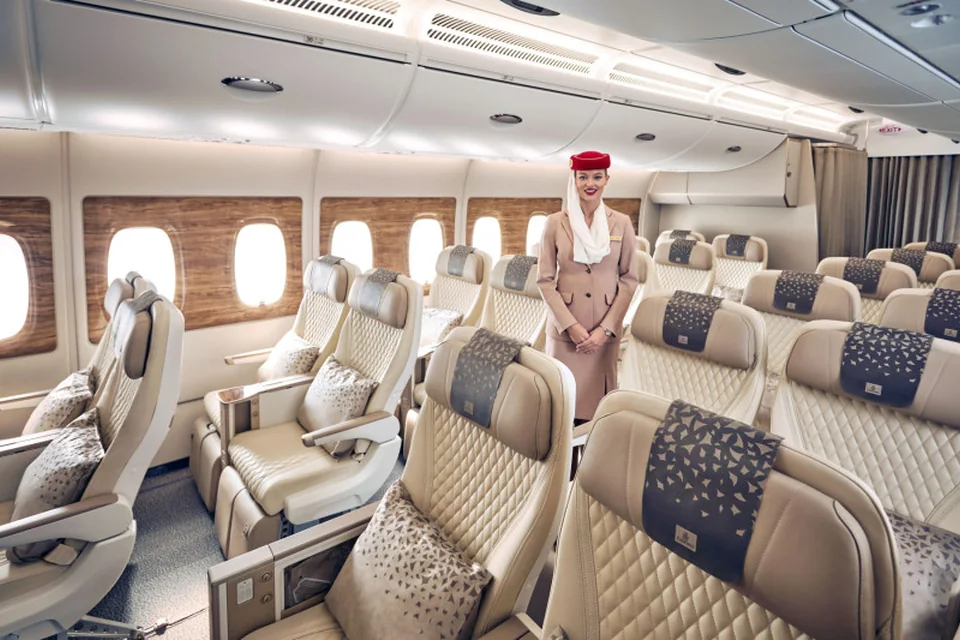 Załoga w kabinie Emirates Premium Economy