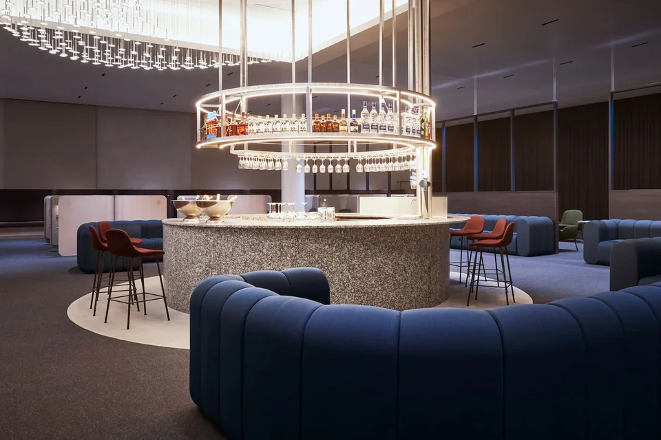 Wnętrze saloniku Finnair na lotnisku Helsinki