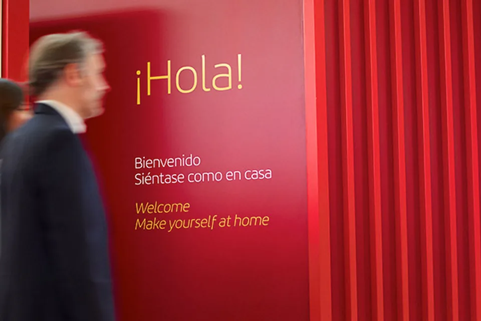 Iberia — odprawa, salonik i pierwszeństwo