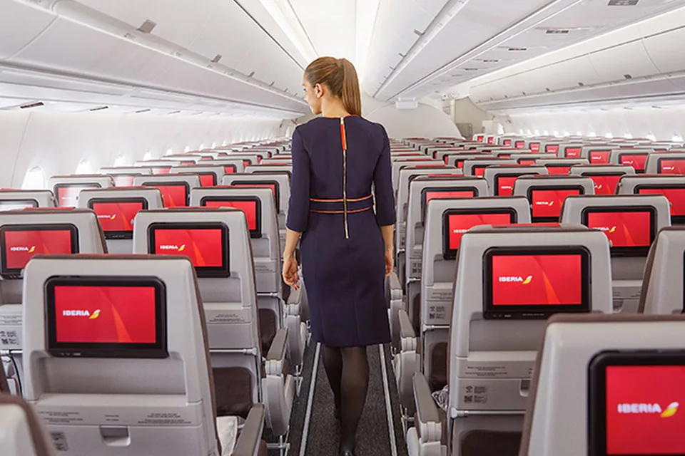 Iberia — ekran, zasilanie i wyposażenie