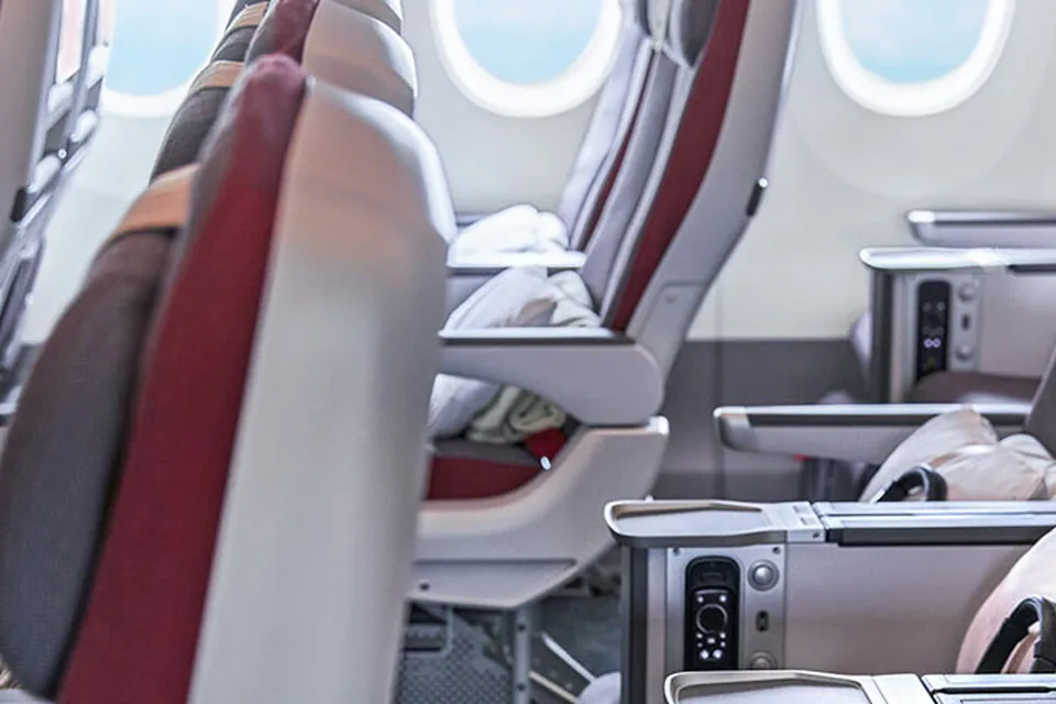 Iberia — odchylenie fotela i odpoczynek