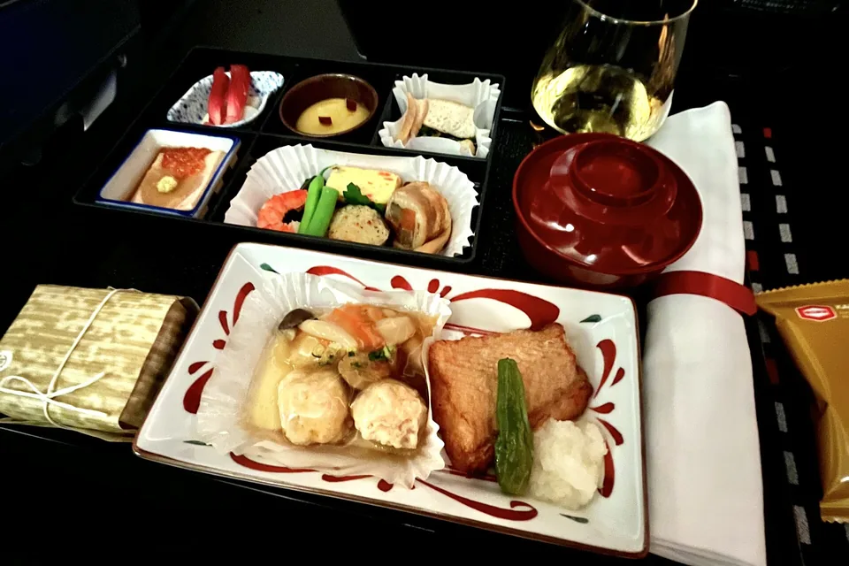 Japan Airlines — posiłki i napoje