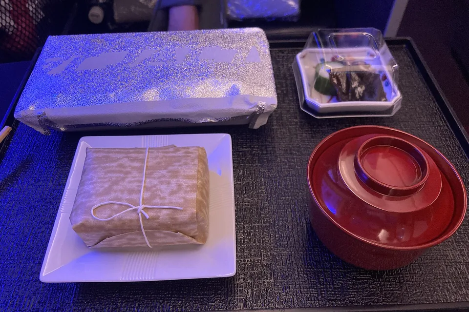 Japan Airlines — posiłki i przebieg serwisu