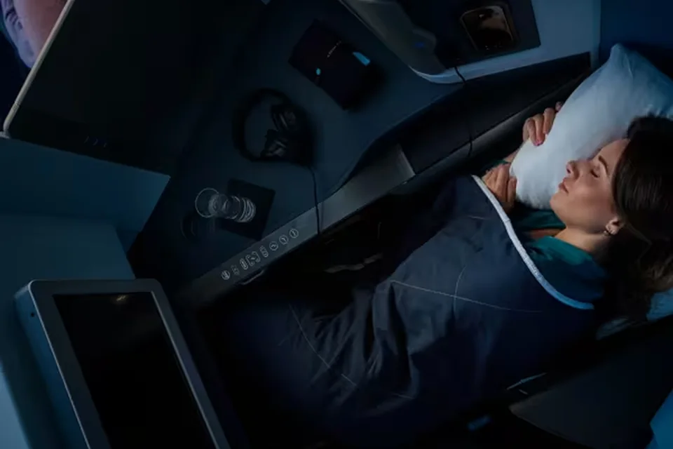 Pasażer śpiący w KLM World Business Class