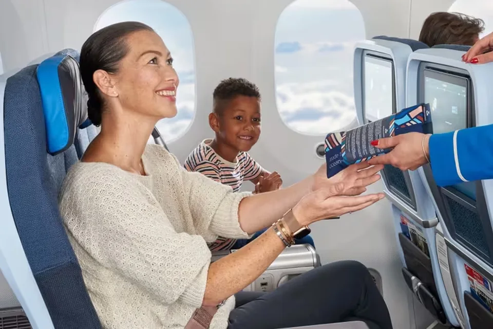 Rodzina korzystająca z KLM Premium Comfort