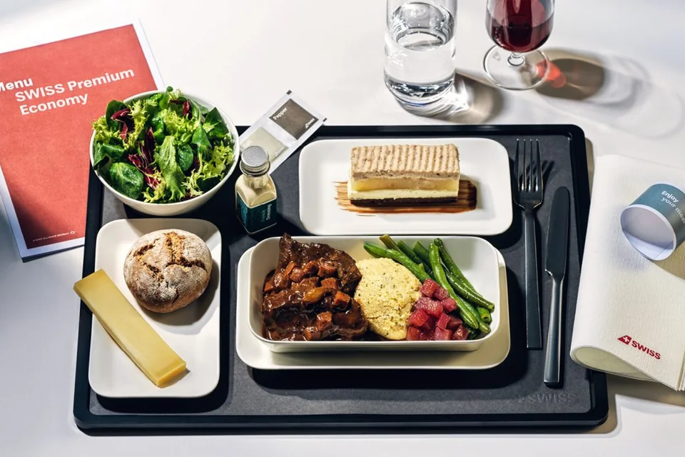 Posiłek w SWISS Premium Economy